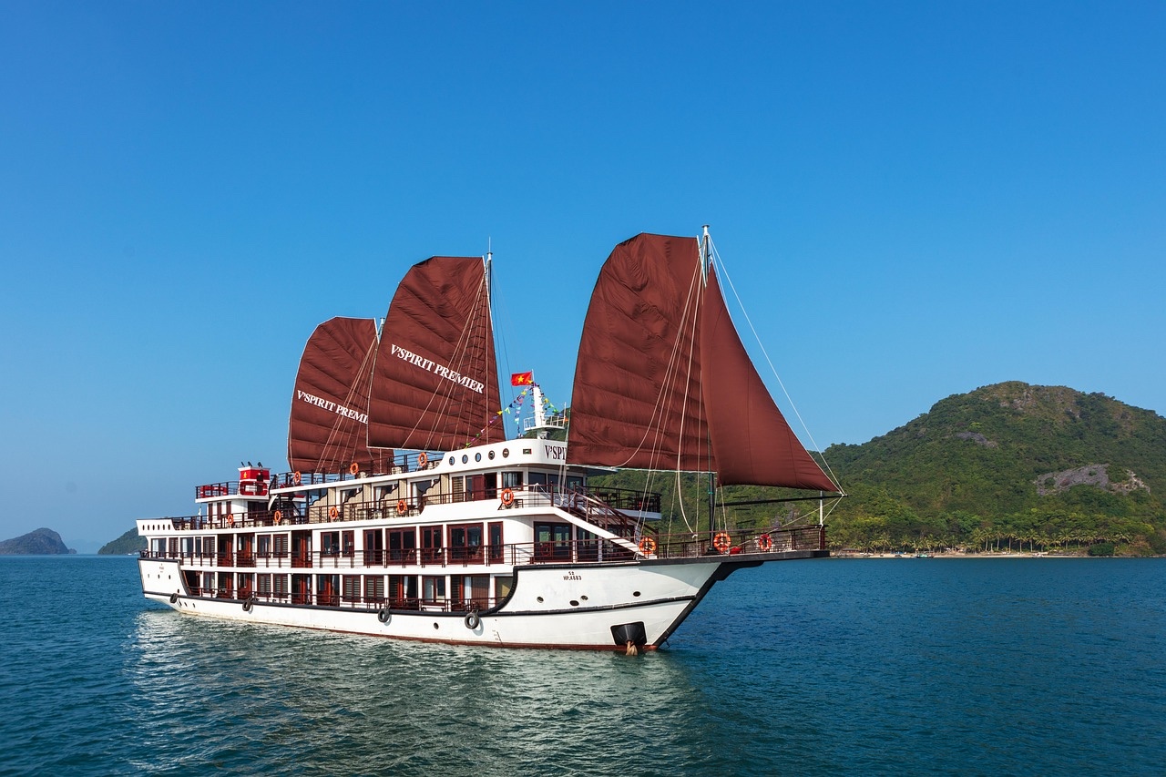 Overnight Junk Boat Cruise