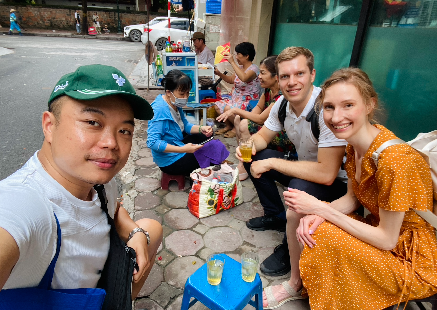 Hanoi Walking street food tour (with stop at train street)